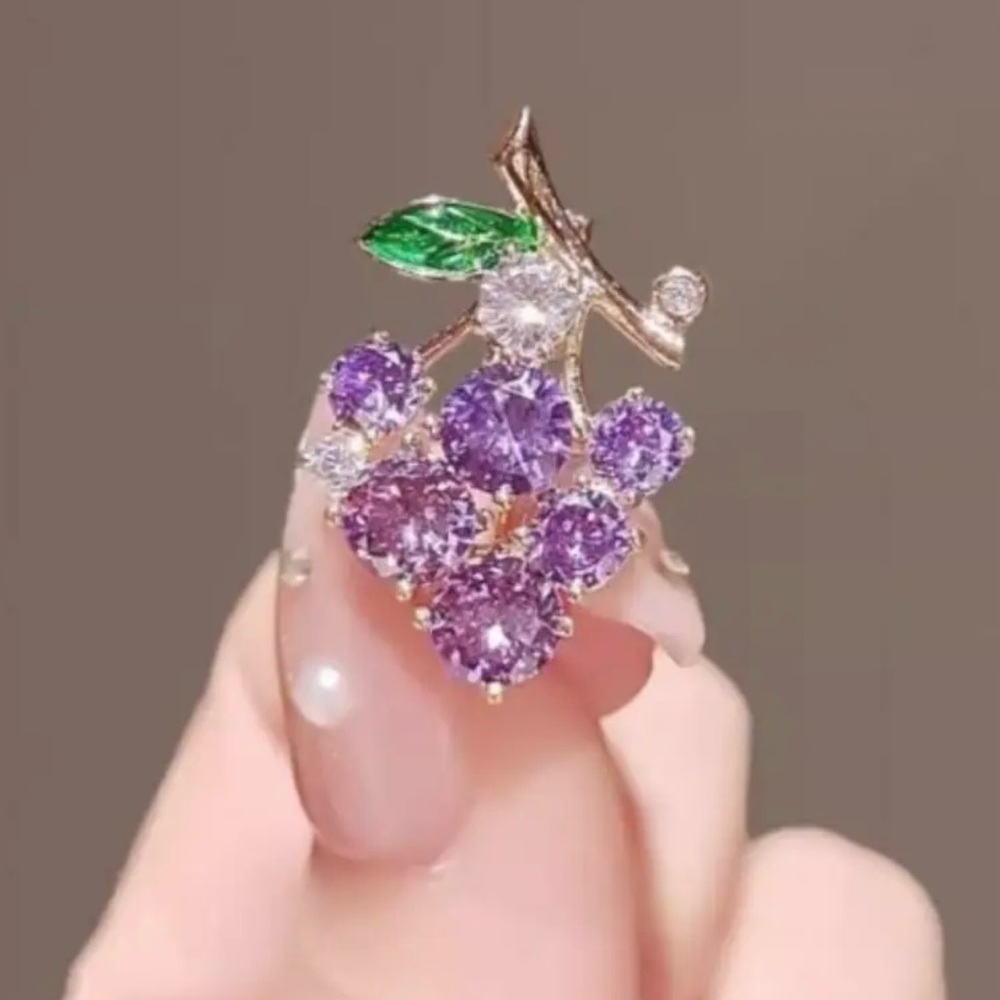 NWOT - Elegant Purple and Gold Grape Cluster Brooch - Picture 4 of 13